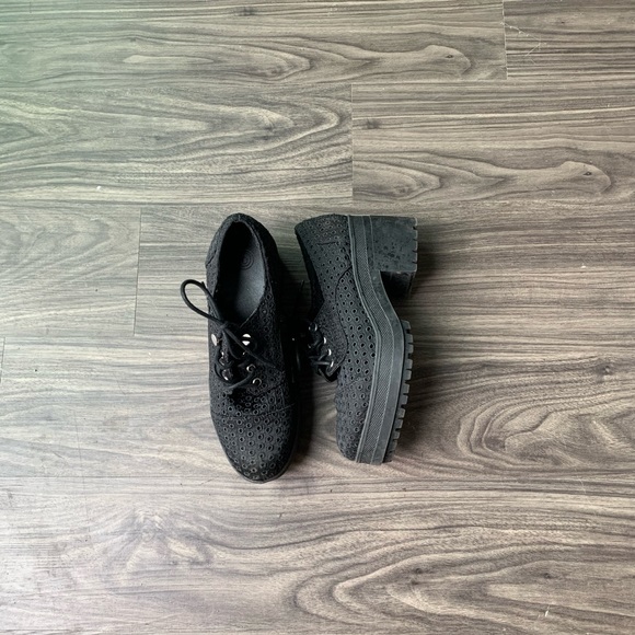 Urban Outfitters Chunky Platform Shoe - Picture 3 of 8